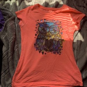 A short sleeve shirt for a young girl with a cute owl on the front!